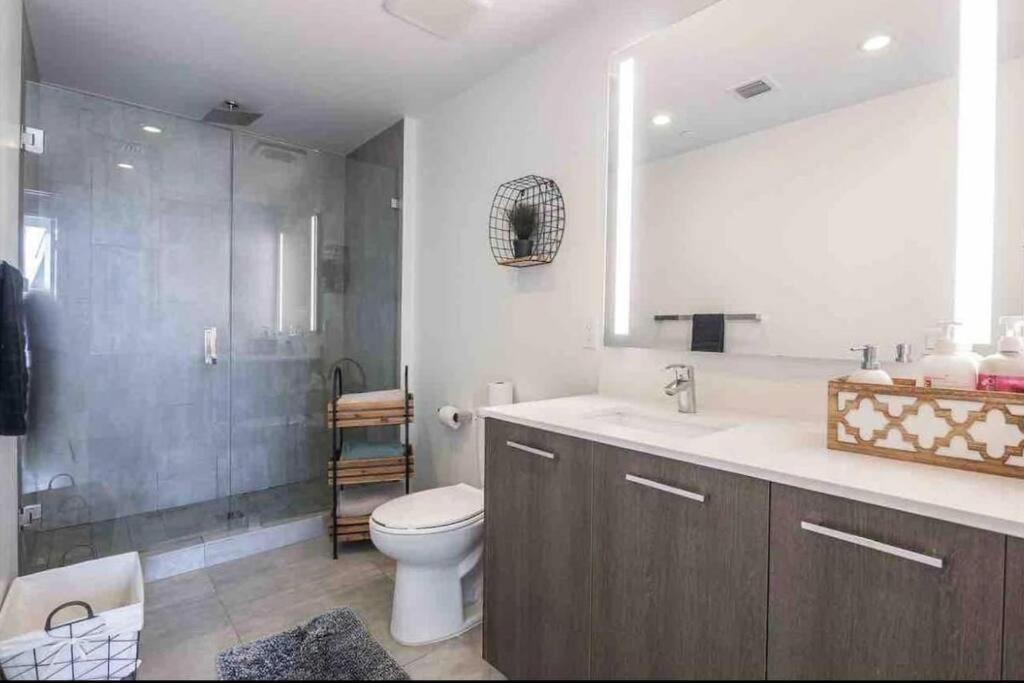 Gorgeous 2Br/2Bth In The Heart Of Miami Apartment Luaran gambar