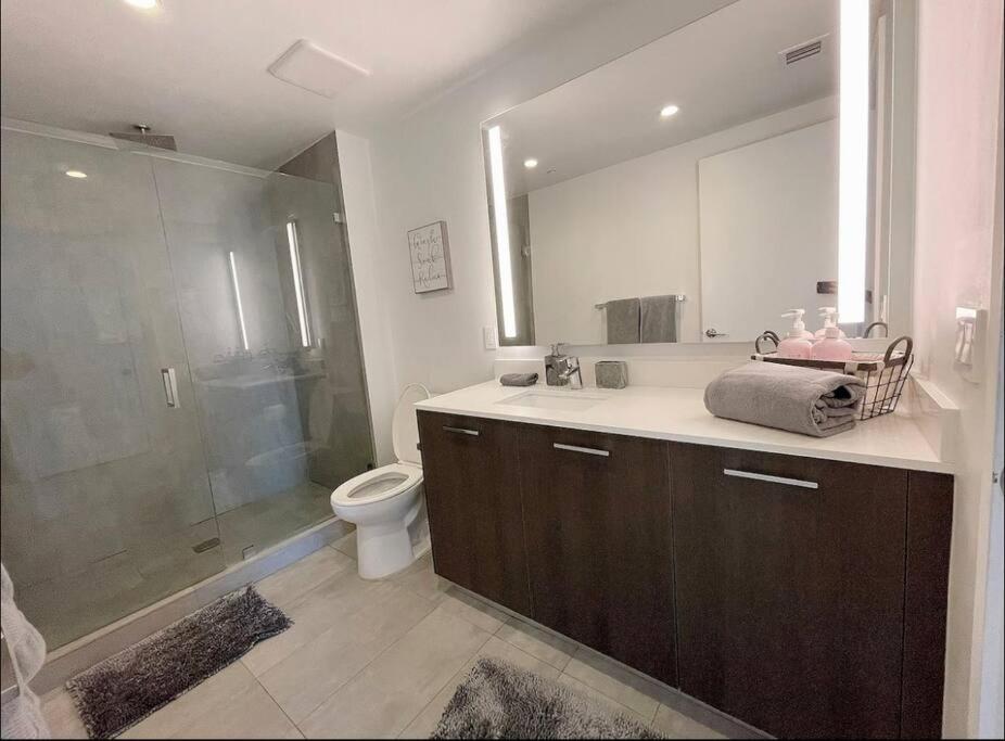 Gorgeous 2Br/2Bth In The Heart Of Miami Apartment Luaran gambar
